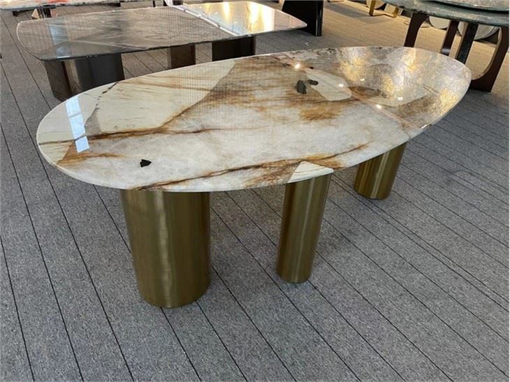 Stórt sporöskjulaga marmara borðstofuborð