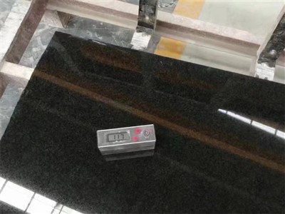 Svartur granít hégómi