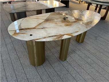 Stórt sporöskjulaga marmara borðstofuborð